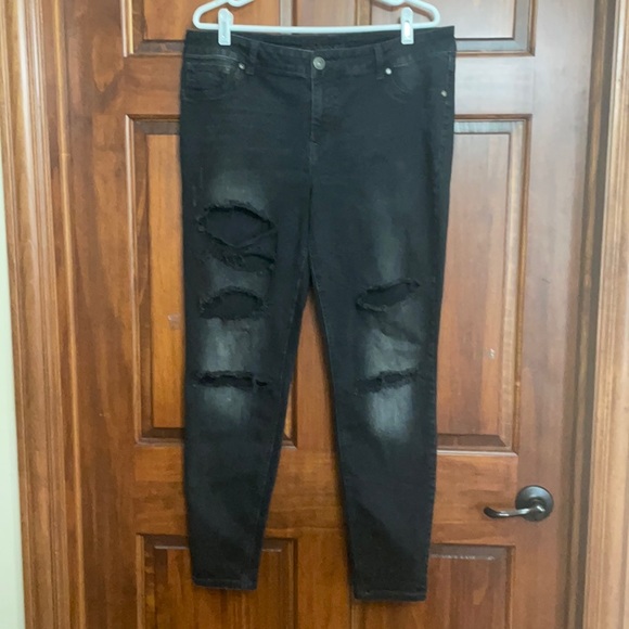 Maurices size XL R black distressed jeans - Picture 2 of 5
